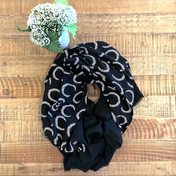 NWT Wildfox black & white large blanket scarf/wrap - Picture 4 of 6